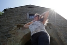 Wer strahlt mehr: Model oder Sonne?